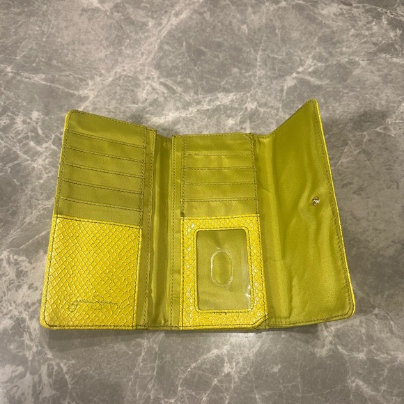 Pretty Jessica Simpson Faux Snake Leather Clutch Trifold Wallet ID Cardholder - Picture 3 of 4